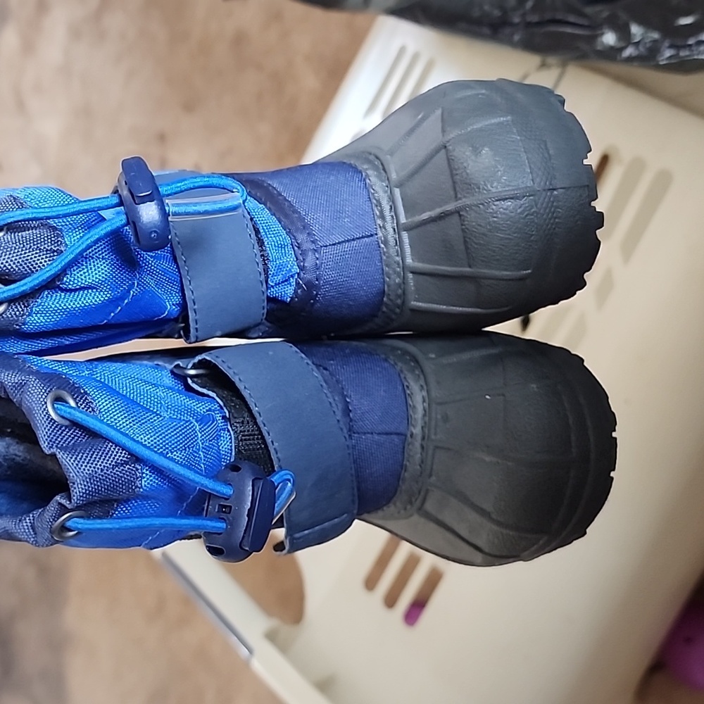 Toddler size 7 blue columbia winter boots